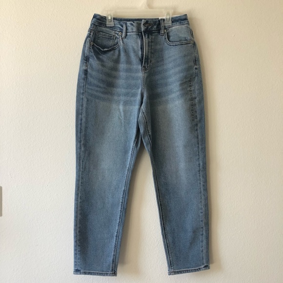 NWT American Eagle Outfitters Curvy Mom Jeans 4 SHORT Light Wash Denim Stretch - Picture 2 of 8